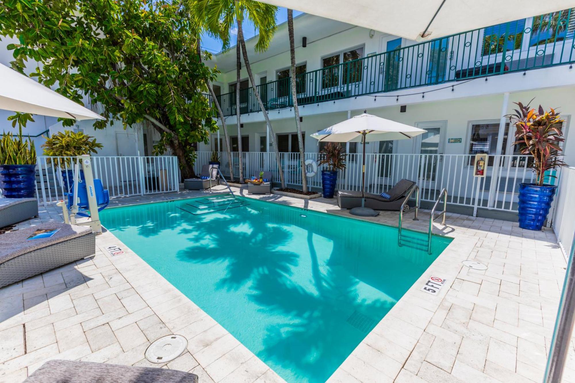 Seaside All Suites Hotel Miami Beach Exterior photo