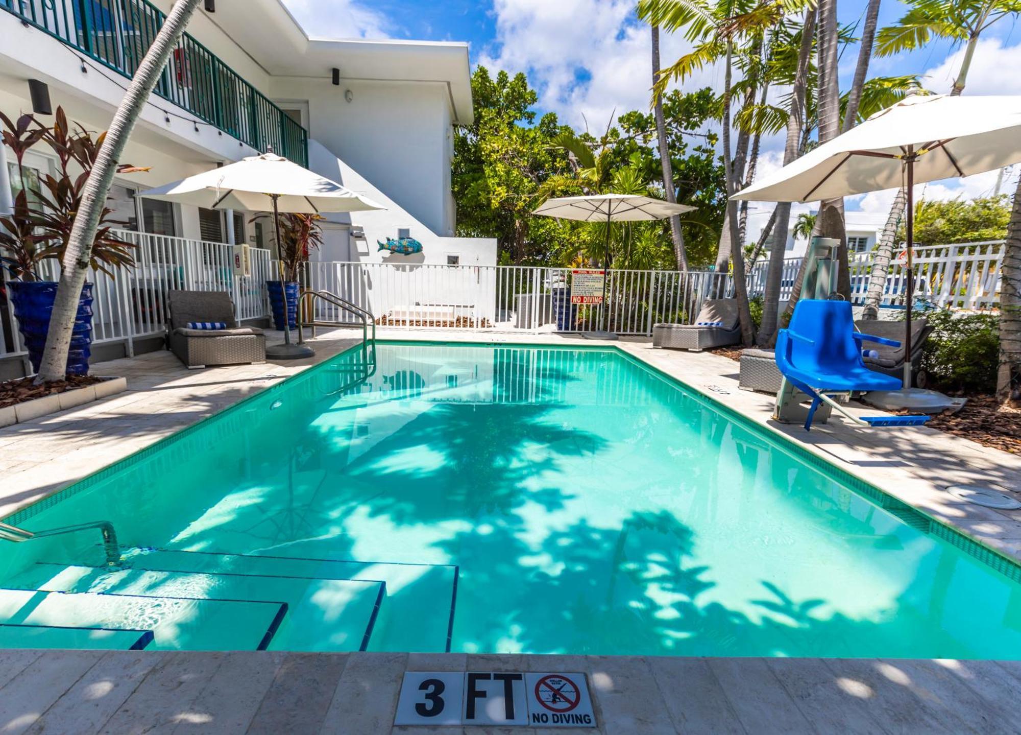 Seaside All Suites Hotel Miami Beach Exterior photo