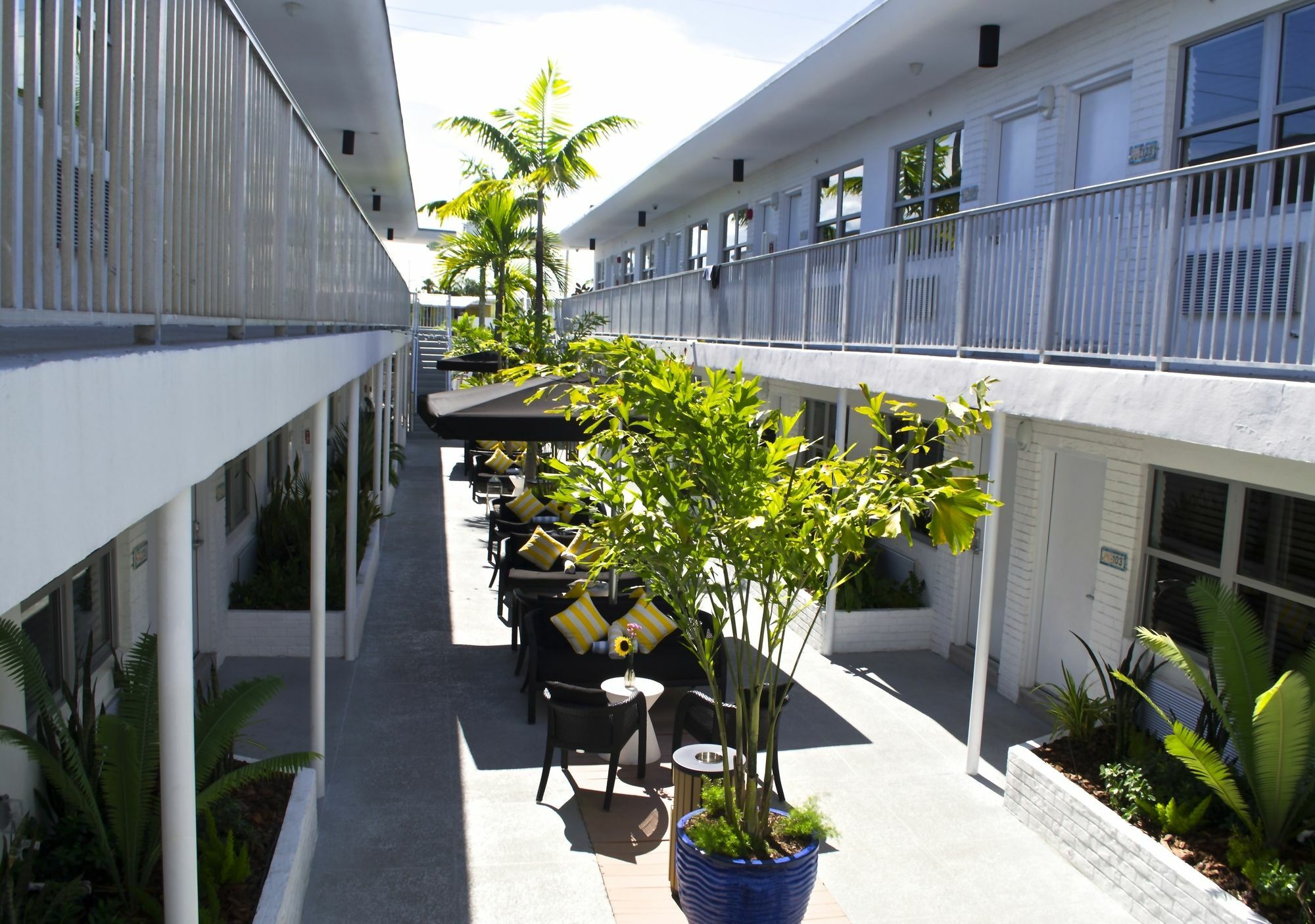 Seaside All Suites Hotel Miami Beach Exterior photo